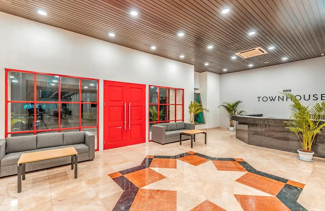 Super OYO Townhouse 2 Hotel Gunung Sahari-1